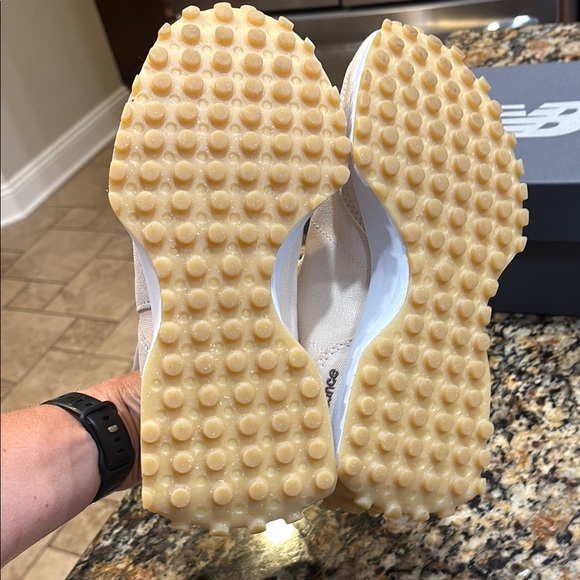 New Balance 327 Women's Macadamia Nut Sneakers - Picture 9 of 9